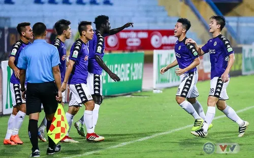 Thắng Sanna Khánh Hòa, CLB Hà Nội duy trì mạch bất bại