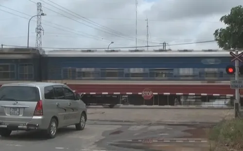 Đường sắt lắp camera giám sát tại các đường ngang