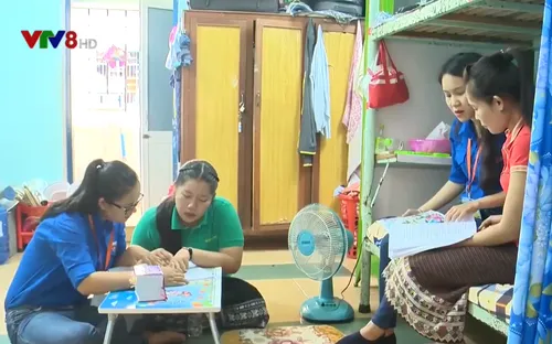 Tình nguyện dạy tiếng Việt cho du học sinh Lào