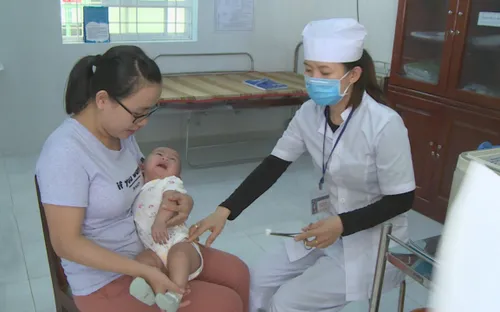 Phú Yên triển khai tiêm vắc-xin bại liệt trong chương trình tiêm chủng mở rộng