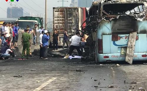 Xe khách cháy trên đường vành đai 3 không truyền dữ liệu giám sát hành trình