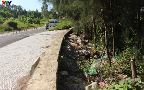 Rác ngập đường lên Sơn Trà