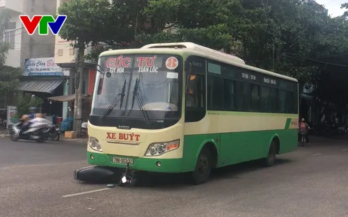 Phú Yên: Tai nạn giao thông liên quan đến xe buýt, 1 người bị thương nặng