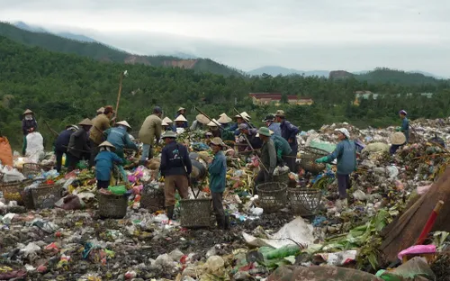 Tiêu điểm: Ùn ứ rác thải sinh hoạt đô thị