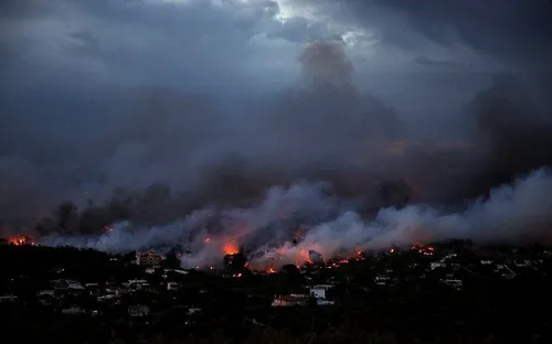 Nhiều sai lầm trong chữa cháy rừng tại Hy Lạp