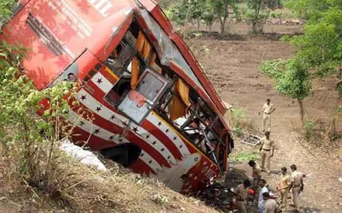 Tai nạn xe bus ở Ấn Độ, ít nhất 33 người thiệt mạng