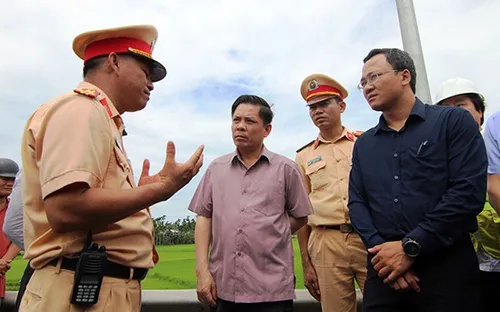 Vụ tai nạn xe rước dâu: Bộ trưởng GTVT kiểm tra hiện trường, đã xác định danh tính nạn nhân