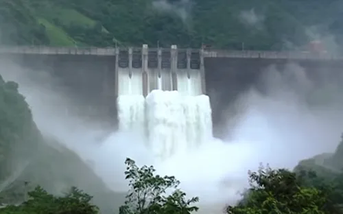 Nghệ An: Sau 2 ngày xả lũ, lượng nước đổ về Thủy điện Bản Vẽ vẫn tăng cao