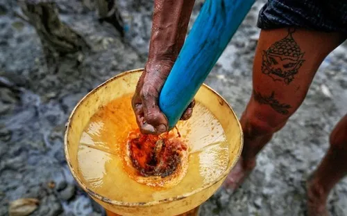 Nhọc nhằn nghề khoan dầu bằng tay ở Myanmar