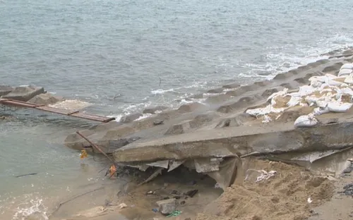 Quảng Nam: Chống sạt lở bờ kè Cửa Đại