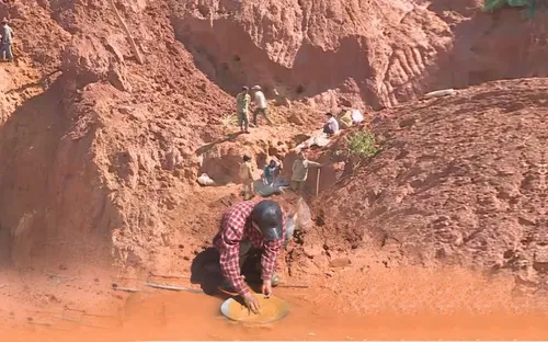 Lỗ hổng trong khai thác vàng gốc tại vùng cao Thừa Thiên Huế