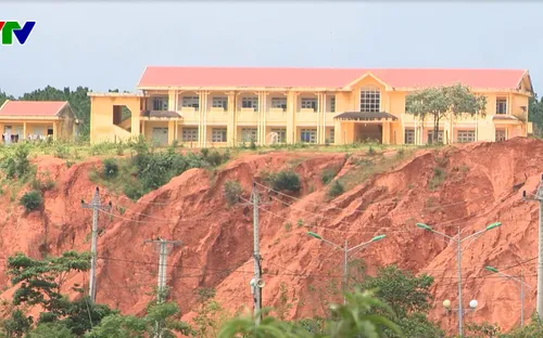 Mưa lớn gây sạt lở tại huyện Tu Mơ Rông, Kon Tum