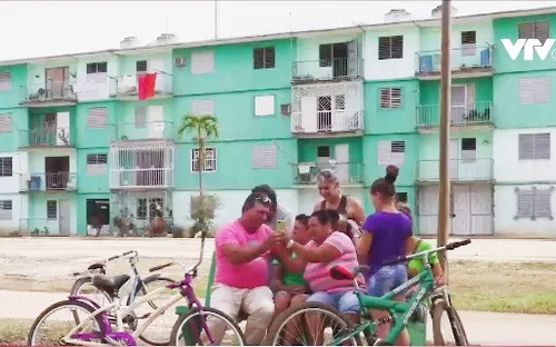 Người dân Cuba vui mừng vì được dùng Internet di động miễn phí