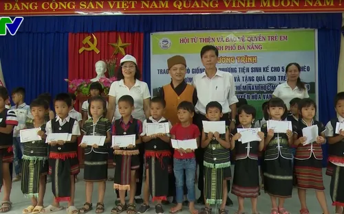 Đà Nẵng trao sinh kế và tặng quà cho học sinh hộ nghèo