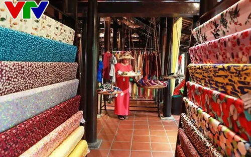 Giao lưu trưng bày sản phẩm tơ lụa - thổ cẩm truyền thống Việt - Nhật