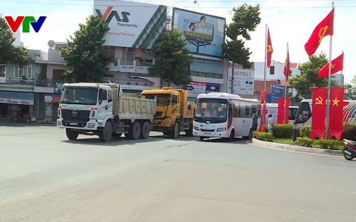 Va chạm xe ben tại Nha Trang gây ách tắc giao thông