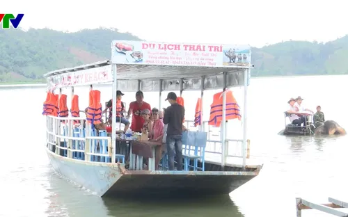 Cần đảm bảo an toàn đường thủy cho du khách thăm quan Hồ Lắk