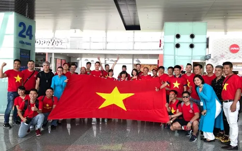 CĐV hồ hởi sang Indonesia xem Olympic Việt Nam đá tứ kết ASIAD 2018