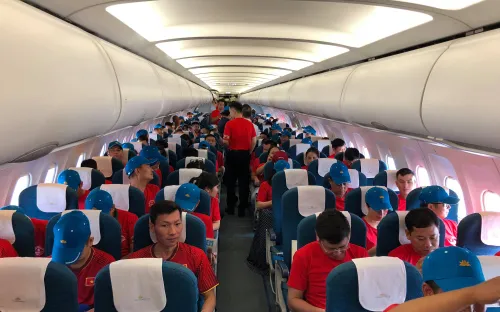 Olympic Việt Nam vào bán kết ASIAD 2018: Các tour sang Indonesia đắt khách