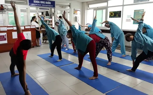 Lớp Yoga miễn phí cho bệnh nhân ung thư