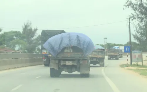 Hà Tĩnh buông lỏng quản lý xe quá khổ quá tải ?