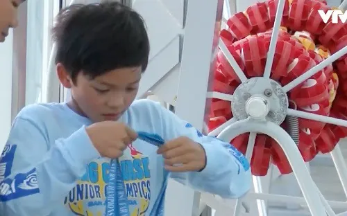 Mỹ: Cậu bé 10 tuổi phá kỷ lục bơi của huyền thoại Michael Phelps