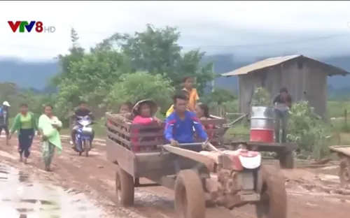 Quân khu 5 giúp đỡ người dân Lào sau vụ vỡ đập