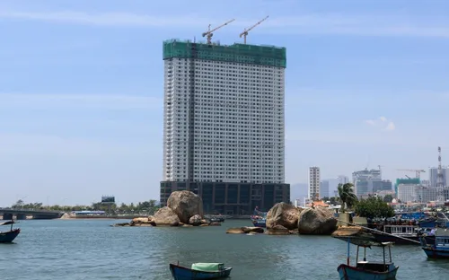 Mường Thanh Khánh Hòa đang tháo dỡ 3 tầng xây vượt