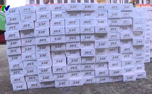 Bắt chiếc xe khách độ chế hầm để chở 3.500 gói thuốc Jet nhập lậu