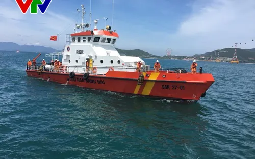 Cứu nạn 10 ngư dân tàu cá Quảng Ngãi bị ngộ độc thực phẩm