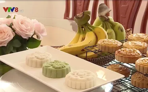 Tự làm bánh trung thu - gắn kết tình cảm gia đình