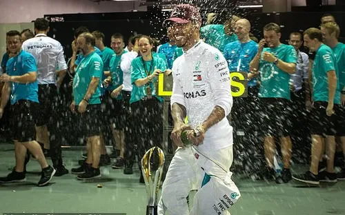 Lewis Hamilton giành chiến thắng thuyết phục tại Singapore GP