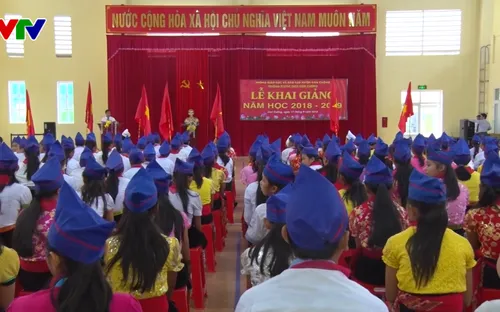 Học sinh vùng lũ Nghệ An khai giảng muộn