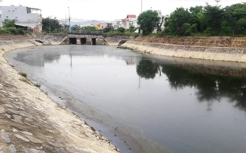 Người dân Đà Nẵng sống chung với ô nhiễm từ những tuyến kênh