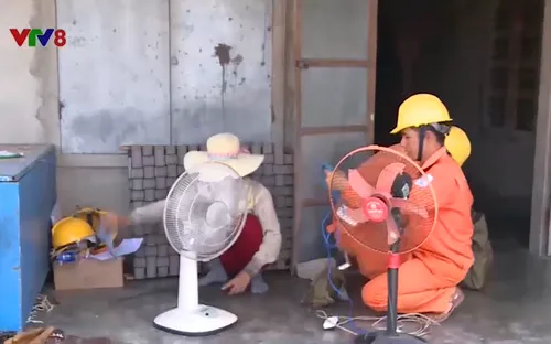 Tiết kiệm kinh phí từ các dự án để đưa điện về làng 30 năm thắp đèn dầu