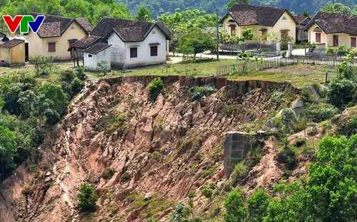 Quảng Ngãi: Sống cạnh "hố tử thần", nhiều hộ dân tái định cư thủy điện lo sợ