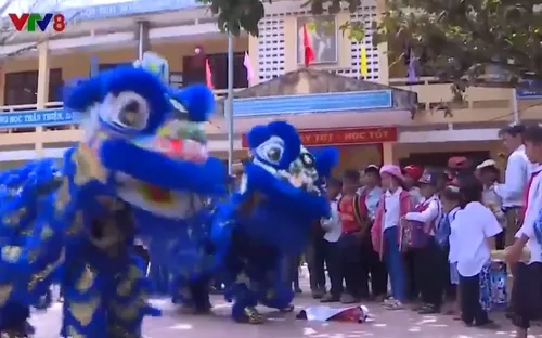 Ấm áp tết trung thu cho trẻ em vùng cao Thừa Thiên Huế