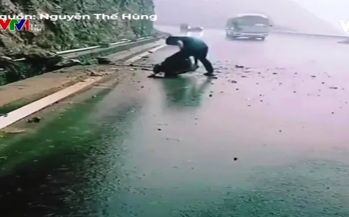 Hành động đẹp trên đường đèo dốc