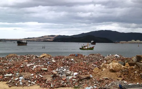 Bình Định: Phạt 300 triệu đồng doanh nghiệp đổ đất đá lấp đầm Thị Nại