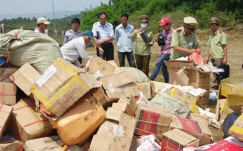 Phú Yên tiêu hủy hàng lậu, kém chất lượng