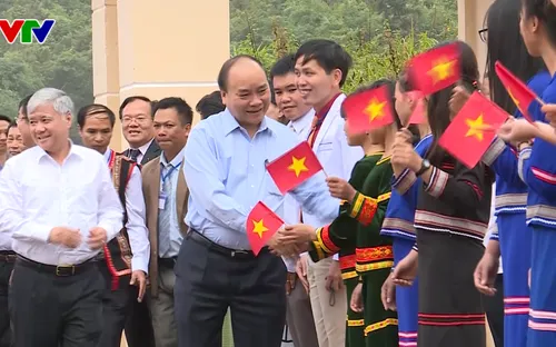 Thủ tướng Nguyễn Xuân Phúc dự lễ khai giảng năm học mới tại Kon Tum