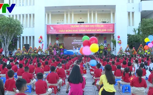 Hàng triệu học sinh, sinh viên miền Trung chào đón năm học mới