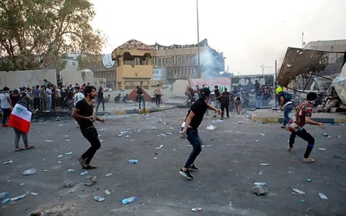 Cháy trụ sở chính quyền tại thành phố Basra, Iraq