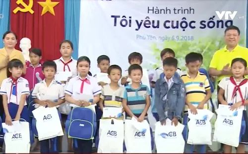 Đồng hành cùng học sinh nghèo trong năm học mới