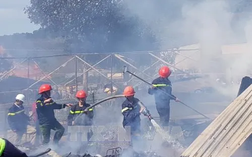 Cháy rụi 4 căn nhà ở Lạc Dương, Lâm Đồng