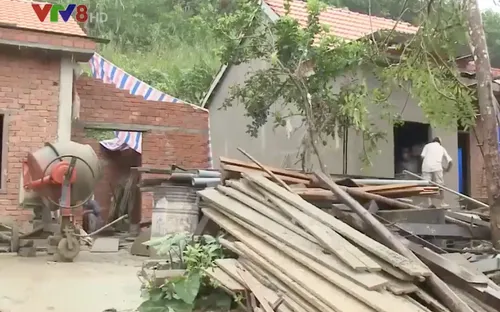 Tình đồng bào đến với người dân vùng sạt lở núi Trà My