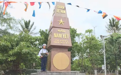 Đoàn công tác vùng 4 Hải quân thăm và tặng quà đảo Nam Yết