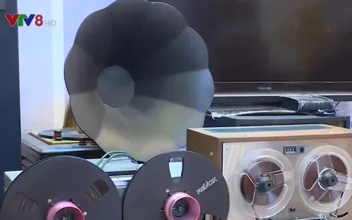 Máy phát nhạc cổ và không gian hoài niệm từ âm thanh