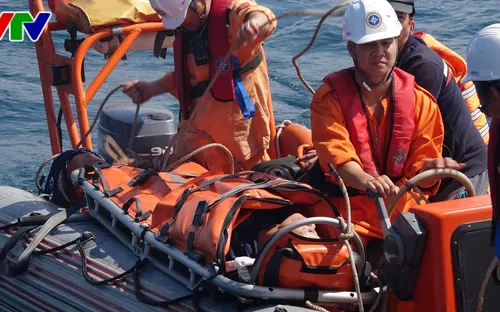 Cứu thuyền viên trên tàu cá Đà Nẵng bị bệnh nguy kịch