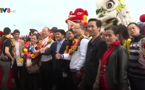 Các tỉnh miền Trung tấp nập đón các du khách đầu tiên của năm mới